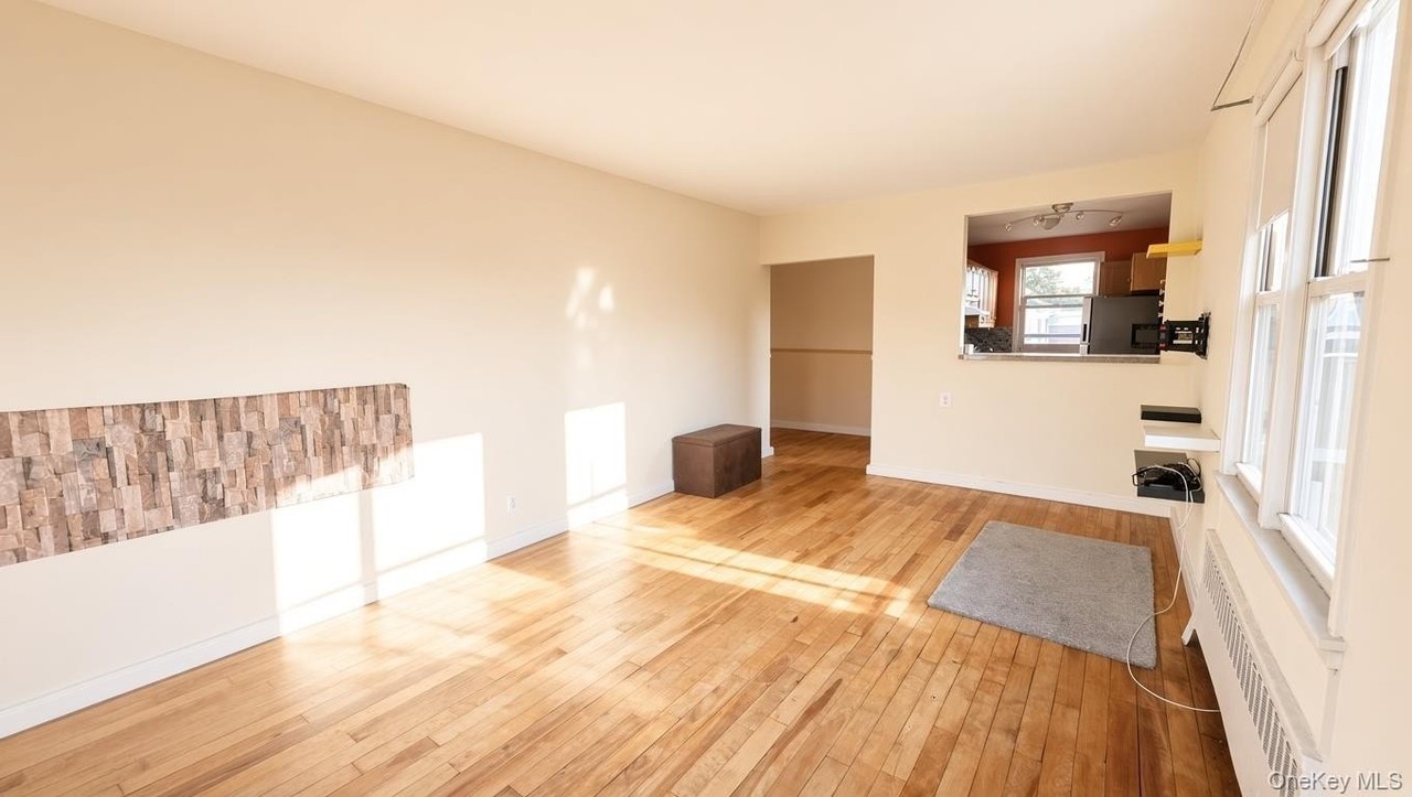 8 Wainwright Ave #2A - Photo 3 of 5