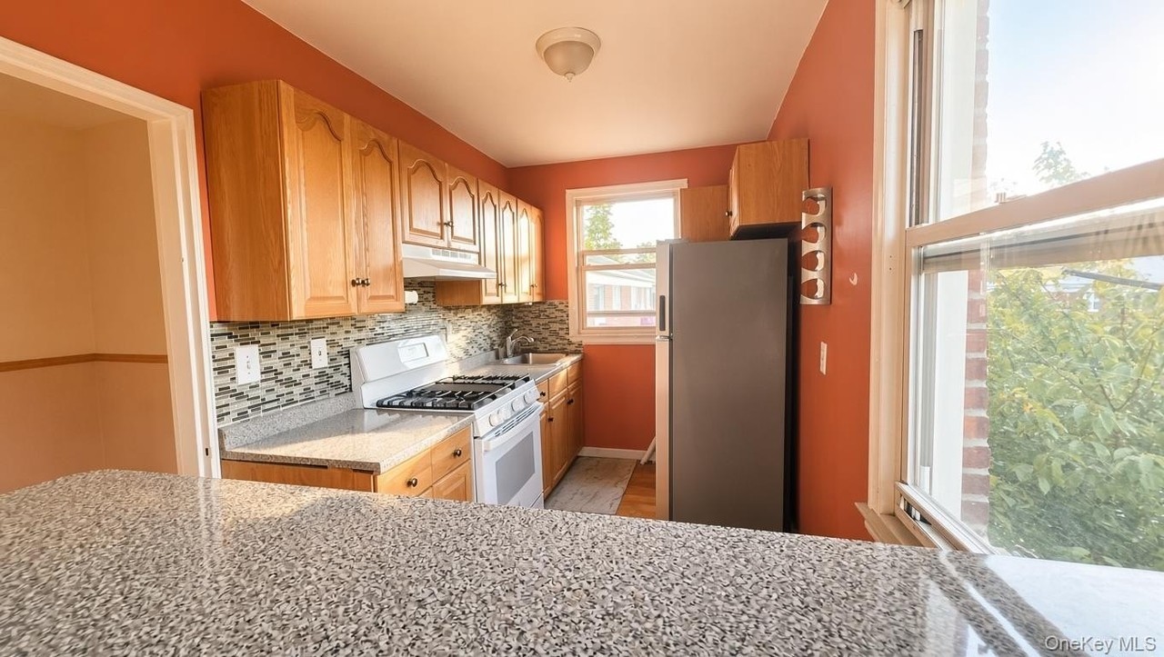 8 Wainwright Ave #2A - Photo 4 of 5