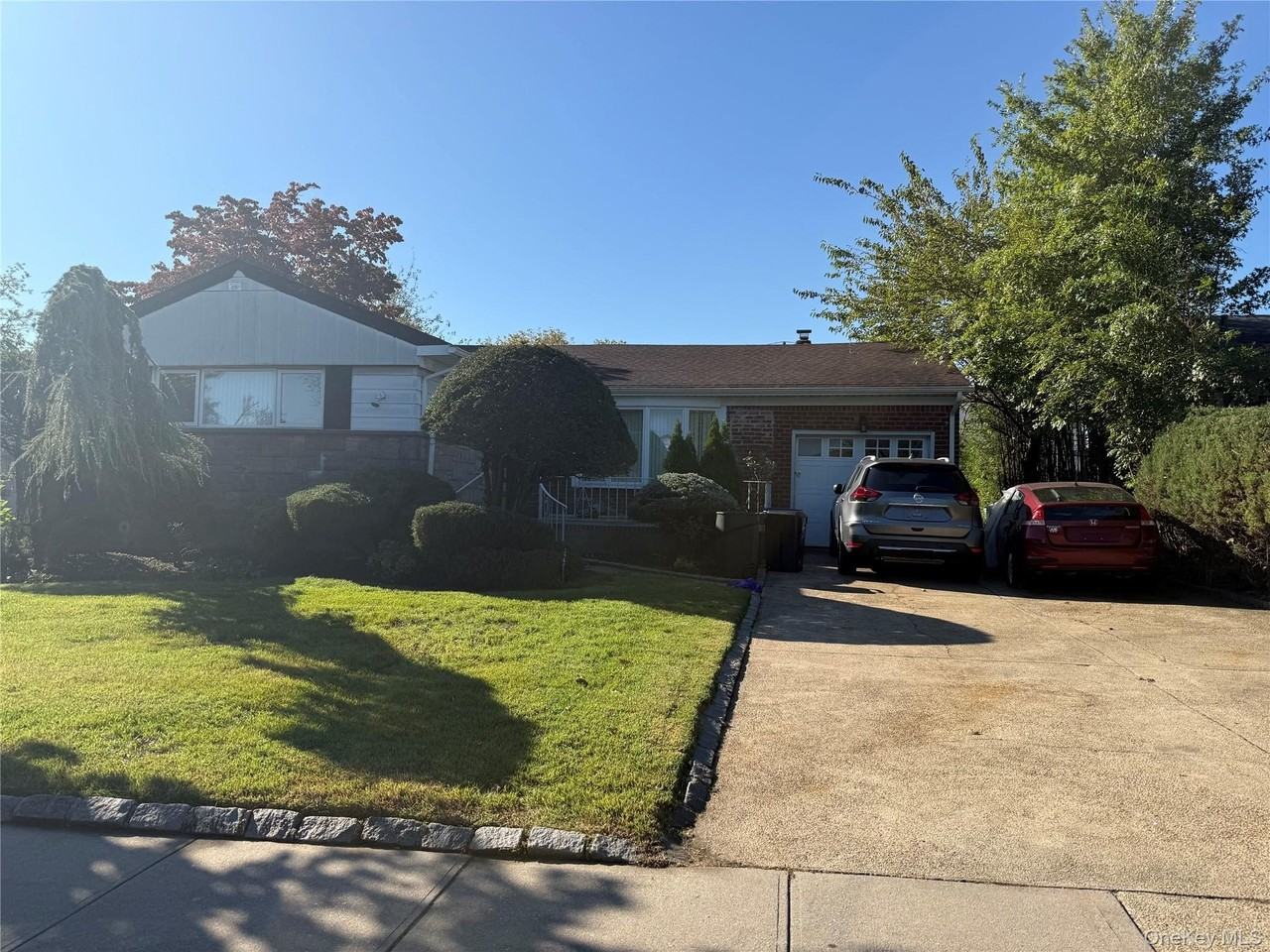 2243 Renfrew Ave - Photo 2 of 24