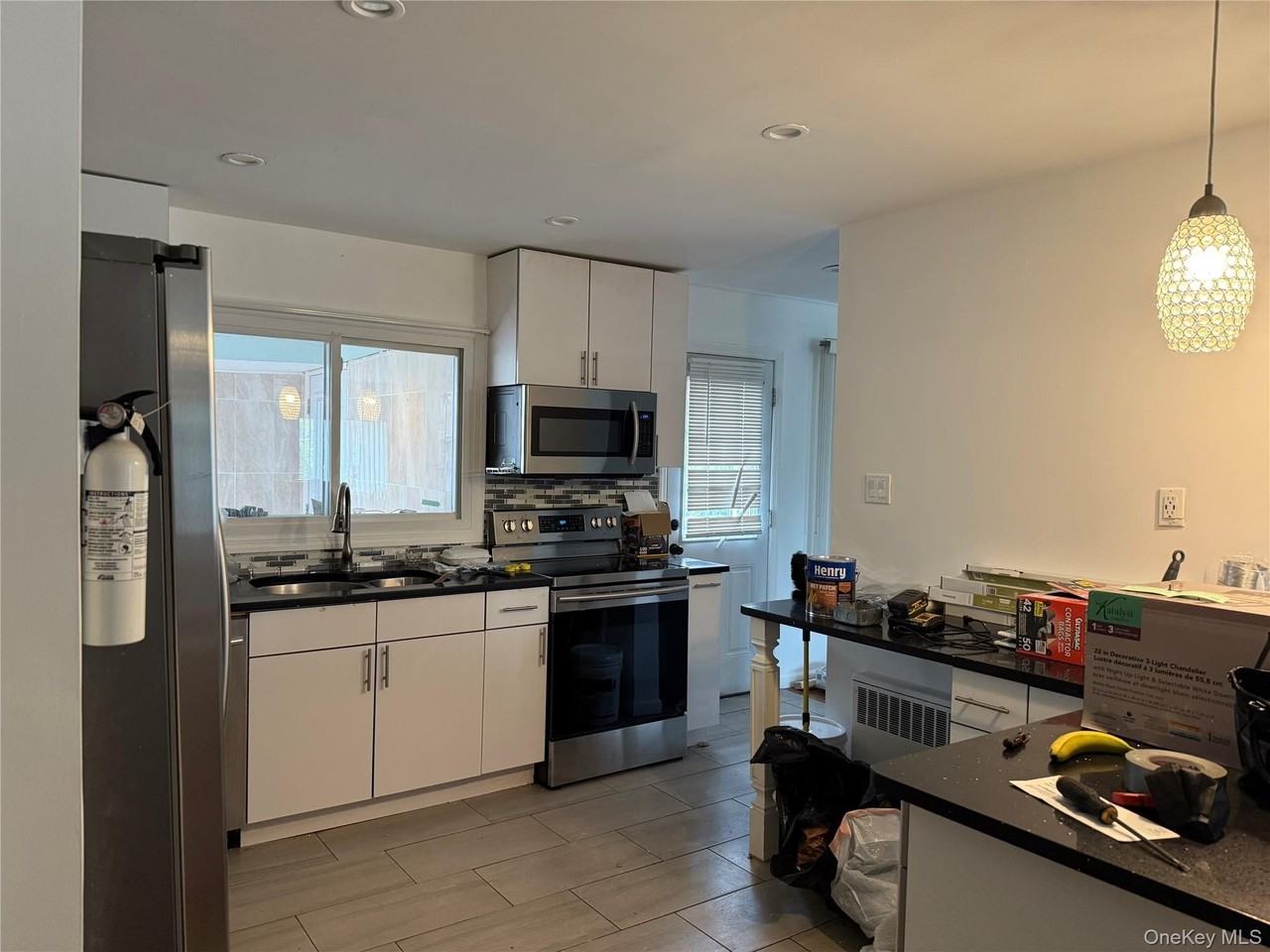 2243 Renfrew Ave - Photo 3 of 24