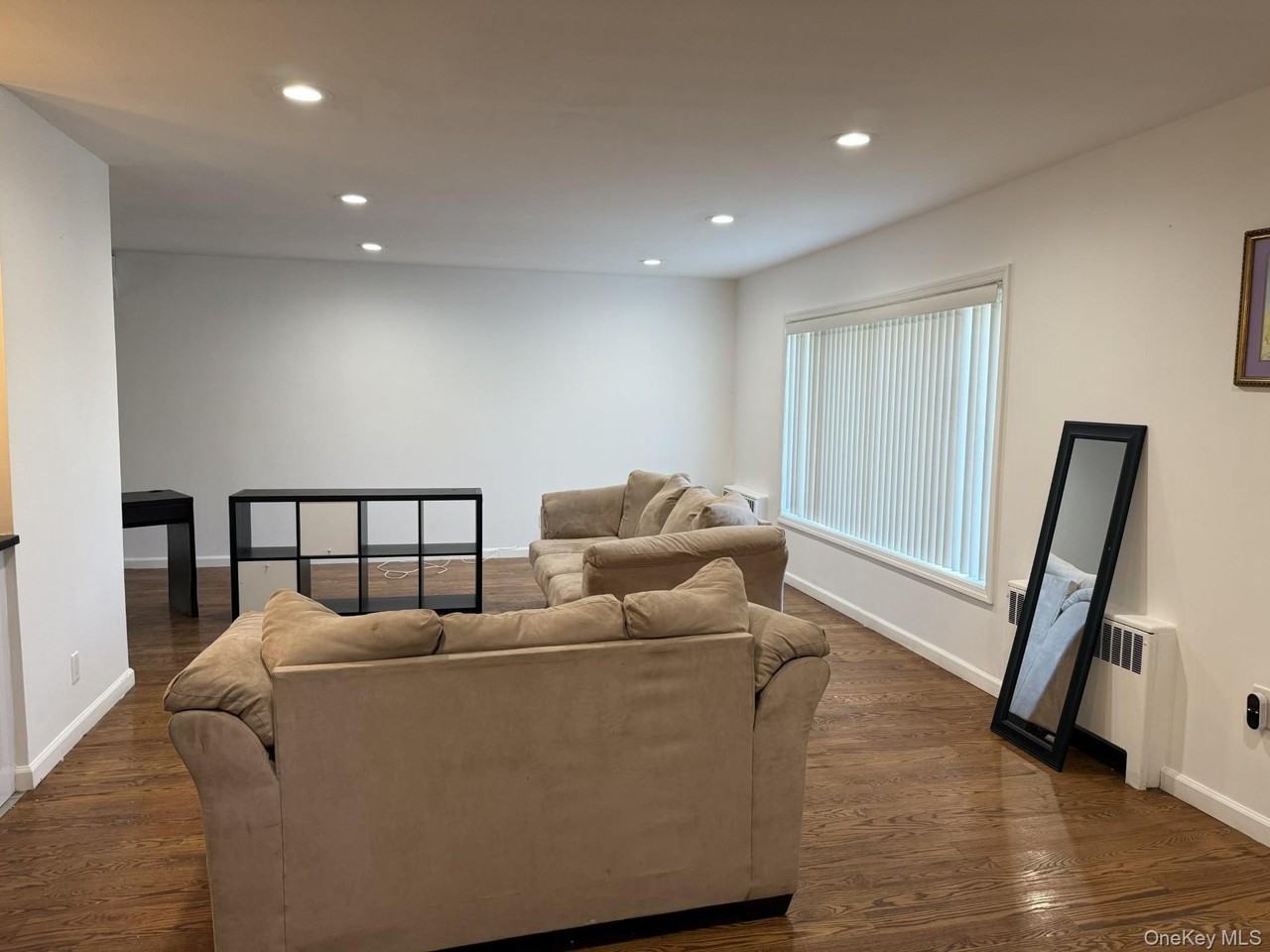 2243 Renfrew Ave - Photo 4 of 24