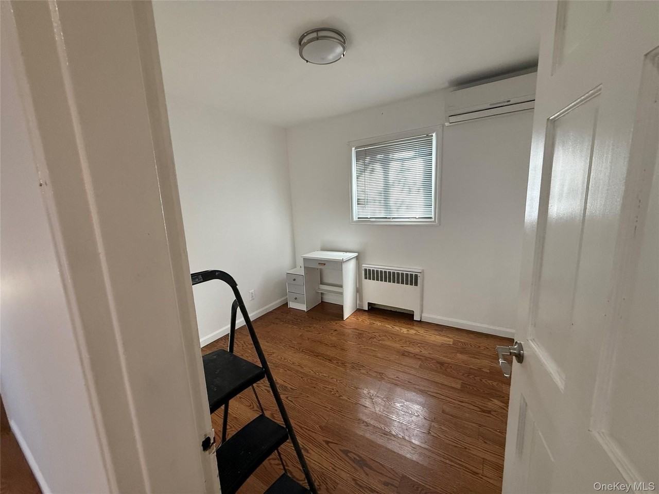 2243 Renfrew Ave - Photo 5 of 24