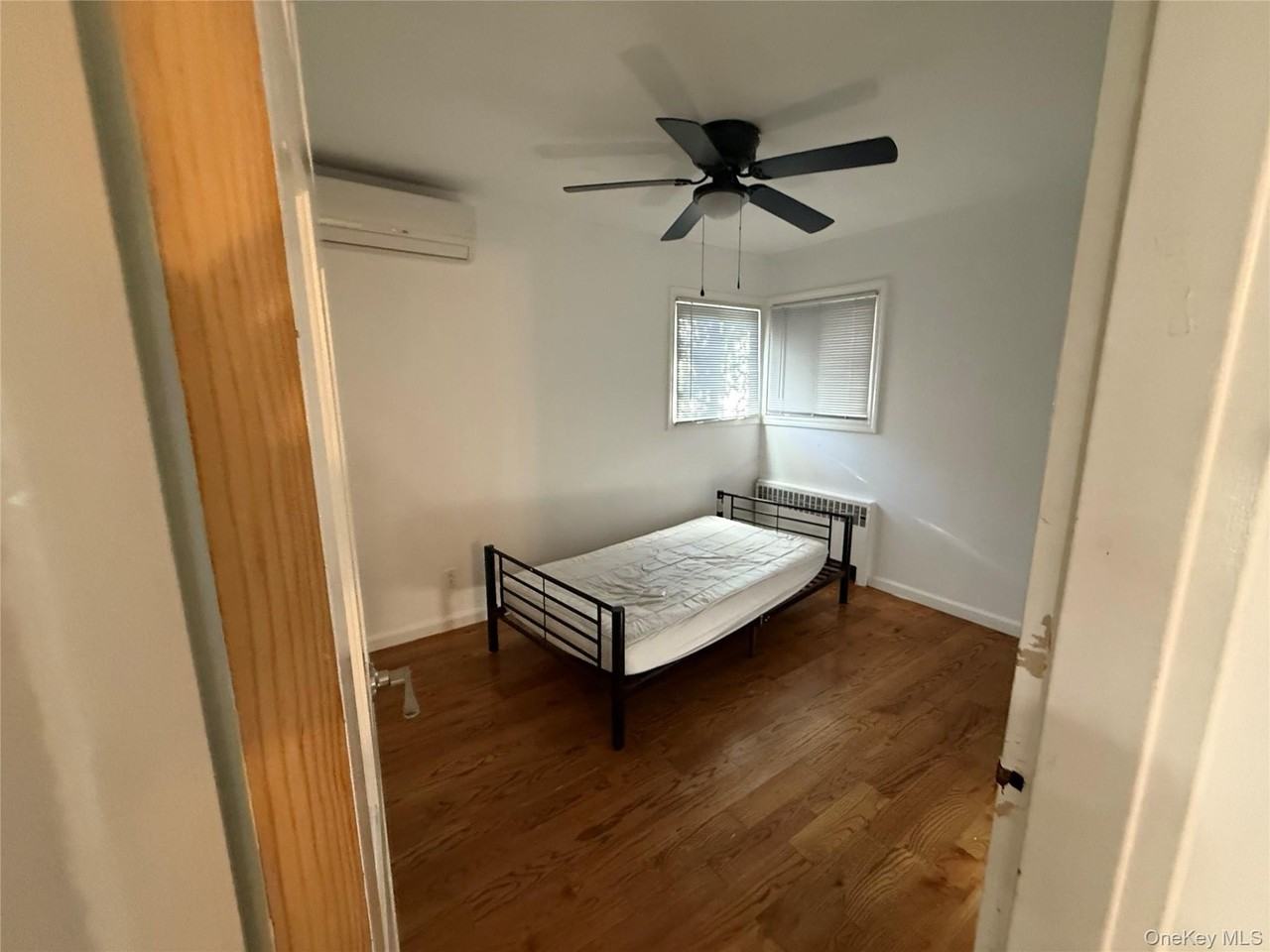 2243 Renfrew Ave - Photo 6 of 24