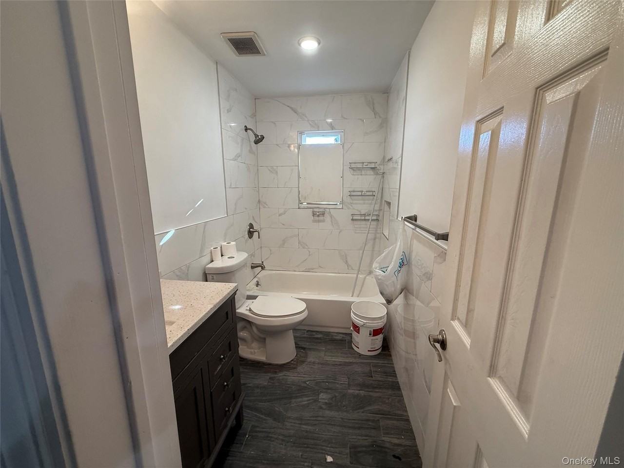 2243 Renfrew Ave - Photo 7 of 24