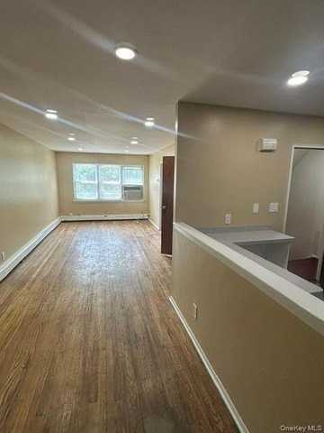 3029 70th St #3rdFL - Photo 4 of 16