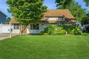 featured image of 15 Bunker Ln