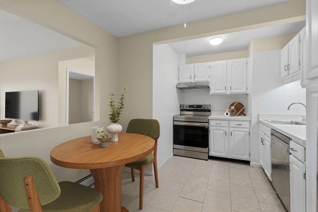 5 Linda Ln #4-4 - Photo 2 of 15