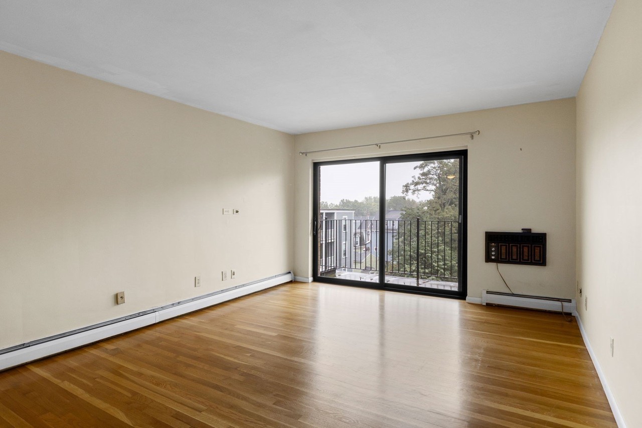 5 Linda Ln #4-4 - Photo 4 of 15