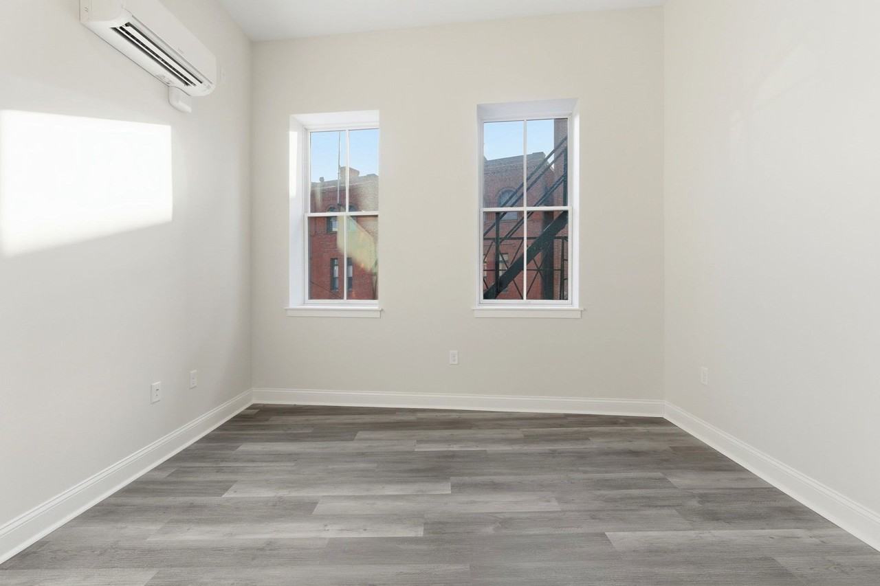 21 Essex St #301 - Photo 3 of 9