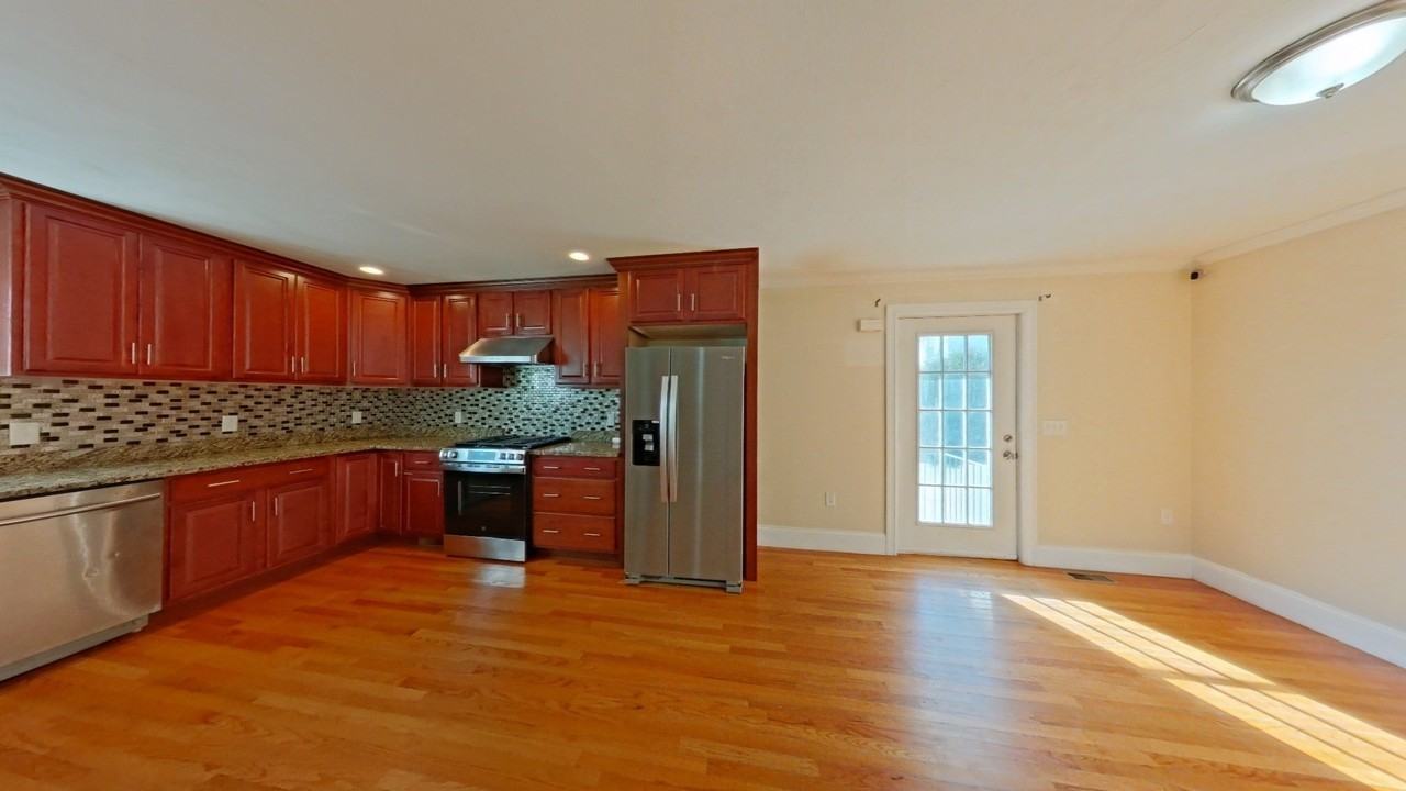23 Woodbine St #SF - Photo 3 of 17