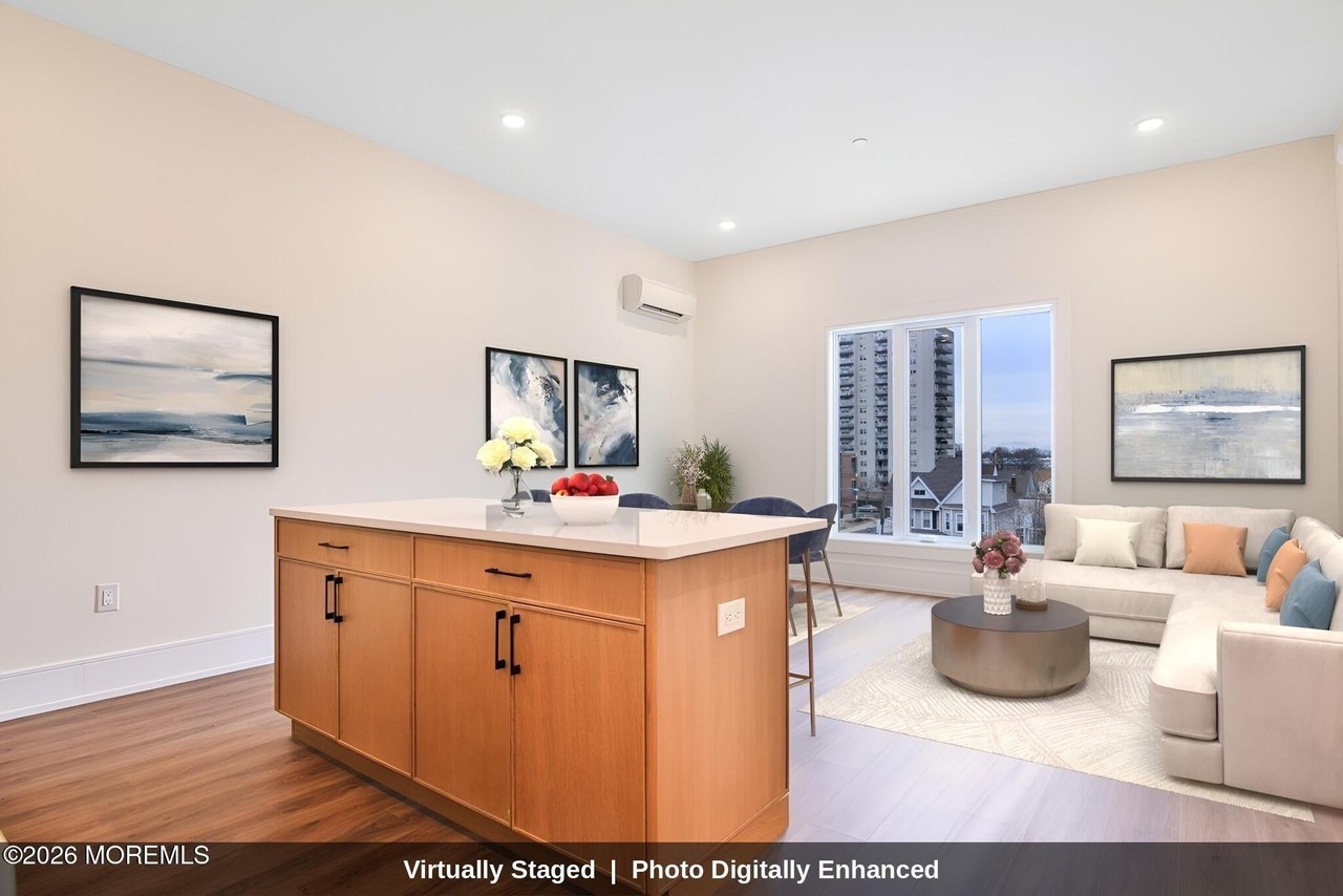 527 Bangs Ave #201