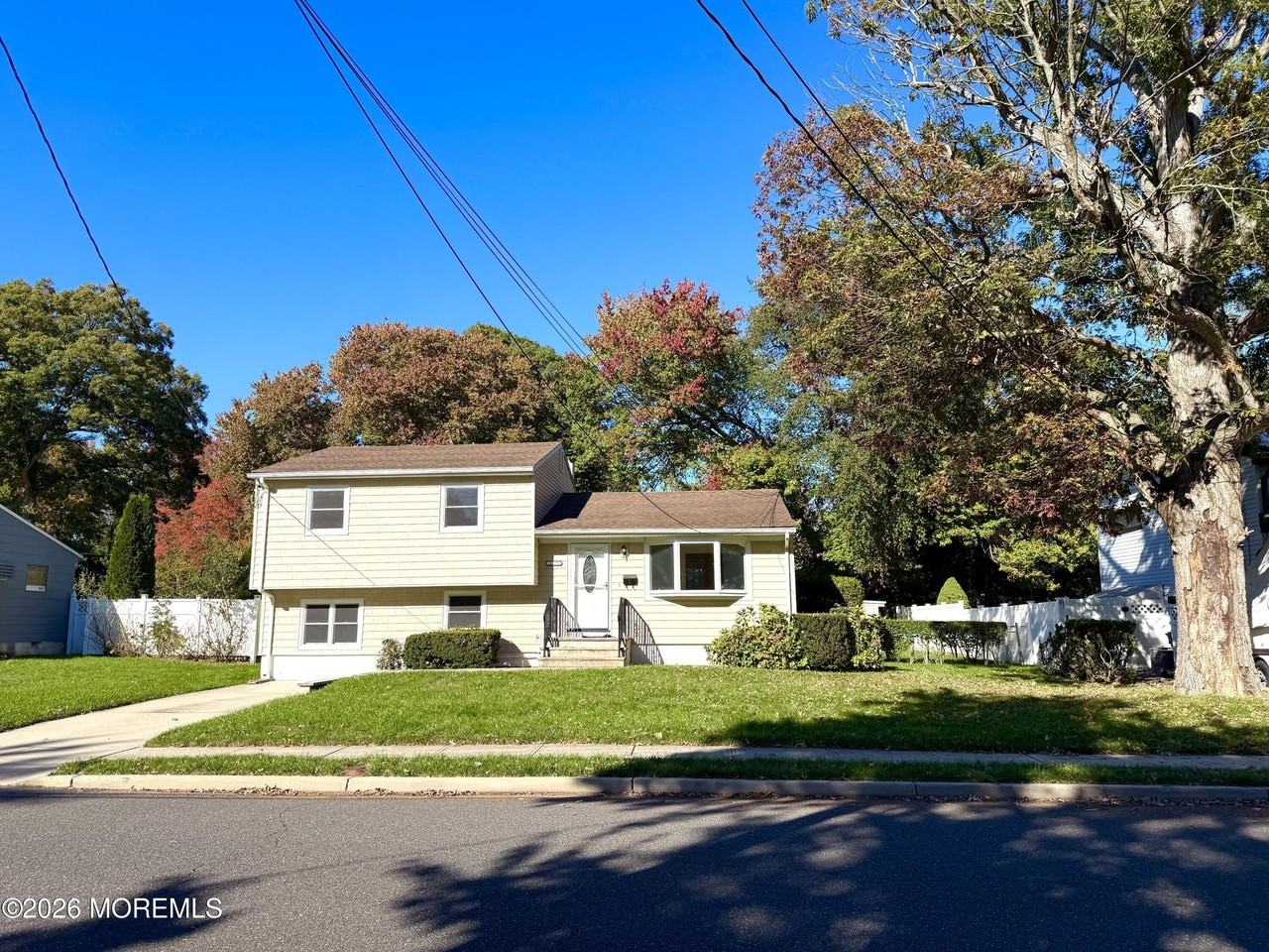 1125 Interlaken Ave