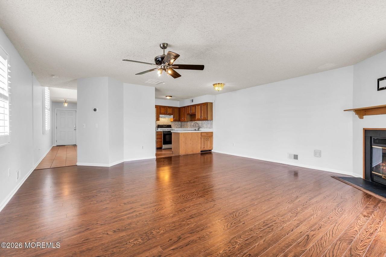 14 Shore Dr - Photo 5 of 23