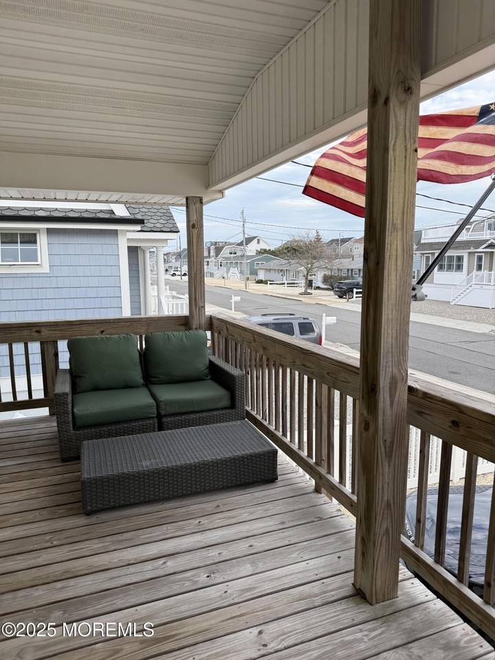 254 Ocean Bay Blvd - Photo 4 of 26