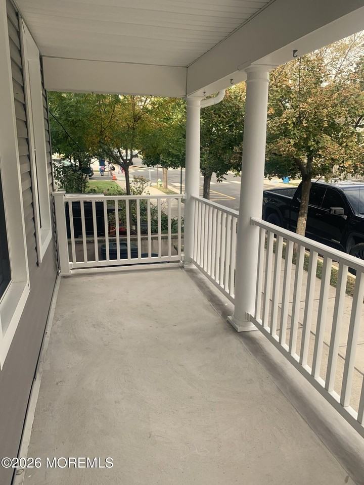 609 Bond St - Photo 2 of 22
