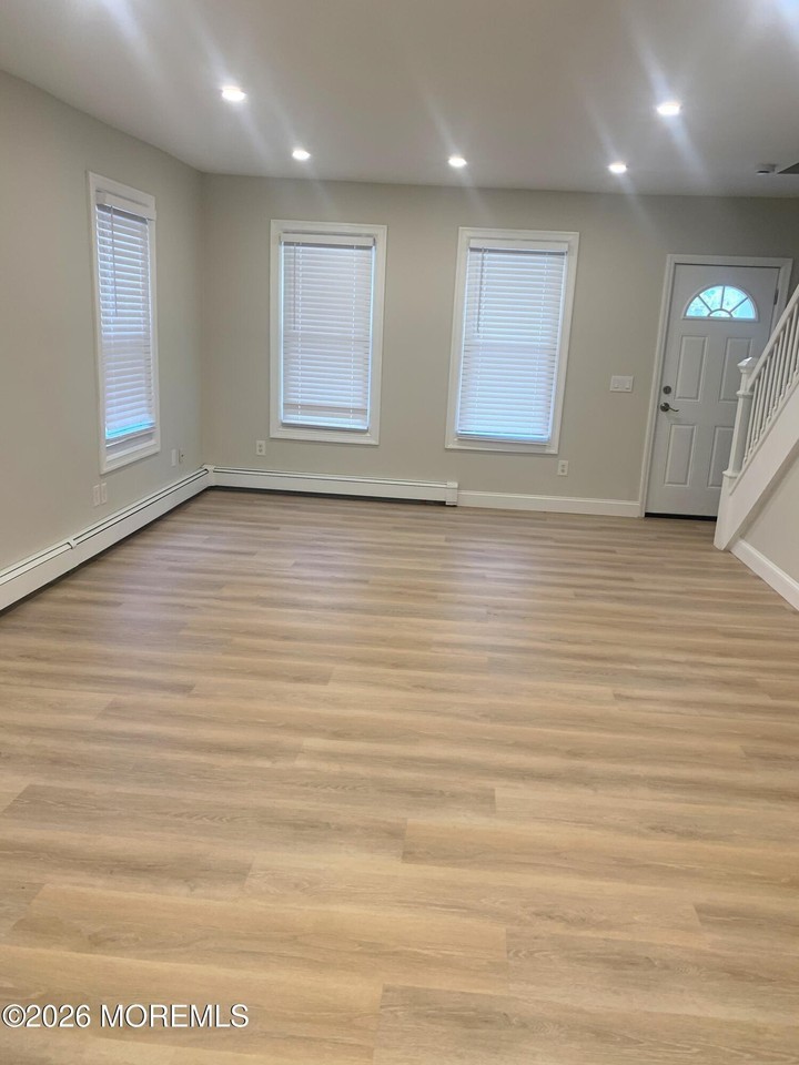 609 Bond St - Photo 3 of 22