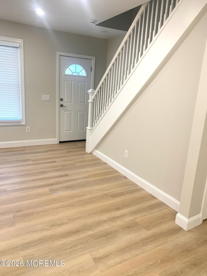 609 Bond St - Photo 4 of 22