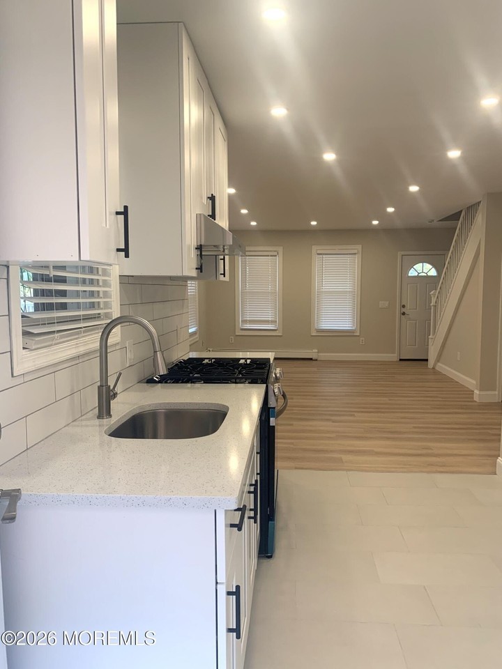 609 Bond St - Photo 6 of 22
