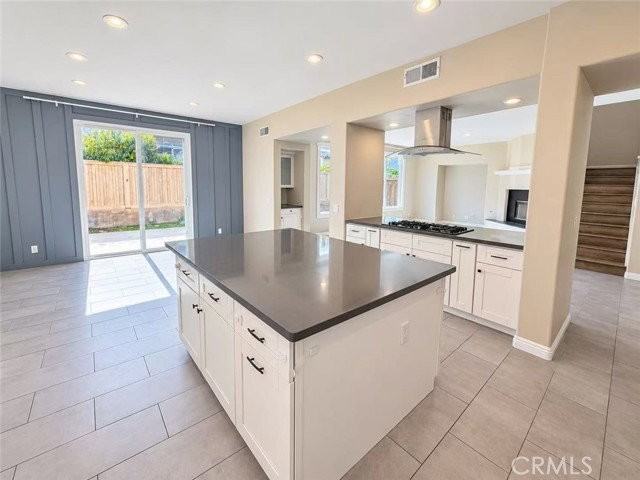 30 Sutton - Photo 3 of 8