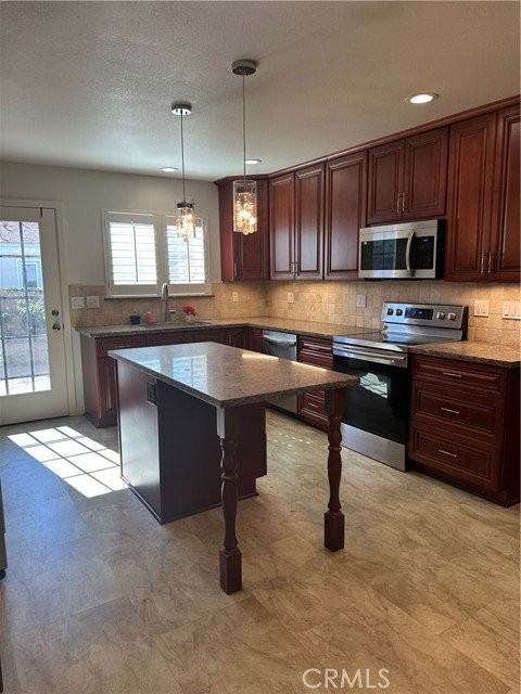 3252 Orangewood Ave - Photo 3 of 7