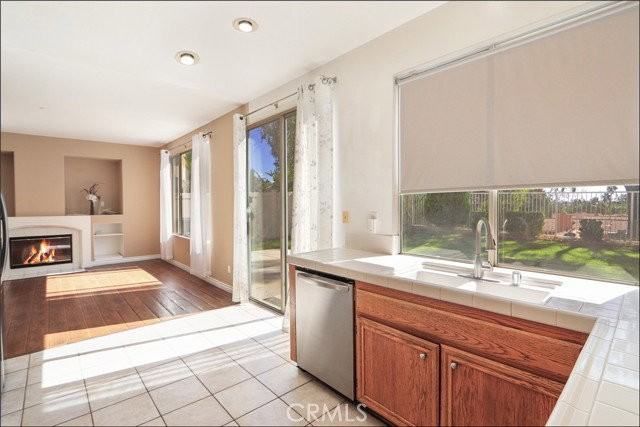4 Toulon Ave - Photo 7 of 8