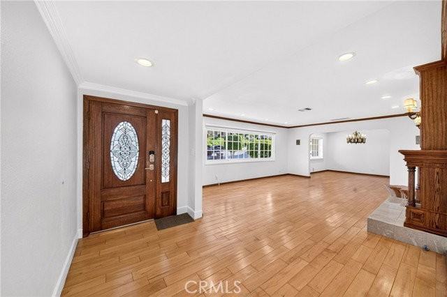 623 Santa Barbara Ave - Photo 2 of 4