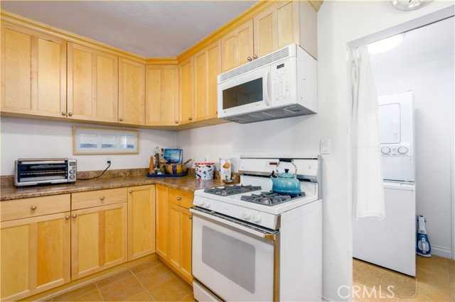 2025 Miramar Dr - Photo 7 of 8