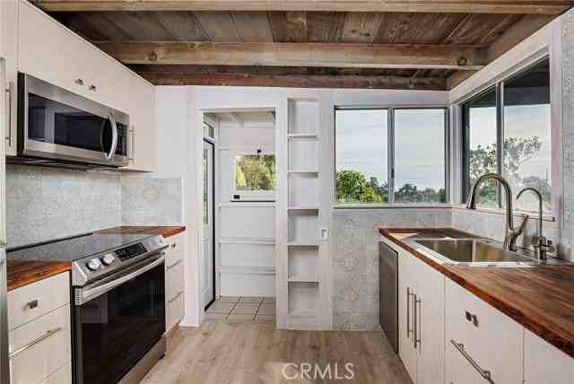 699 Griffith Way - Photo 3 of 8