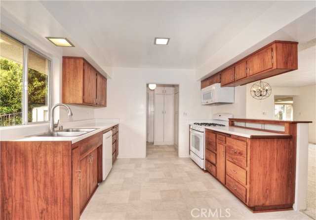 904 Emerald Bay - Photo 5 of 8