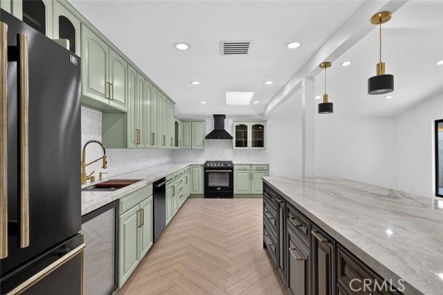 17100 Sunderland Dr - Photo 3 of 8