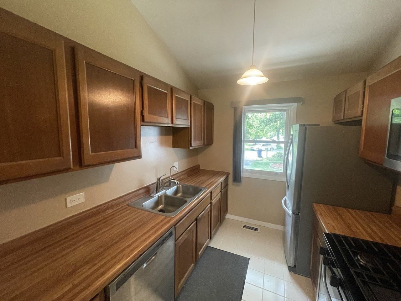 1712 Rutgers Ct - Photo 5 of 16