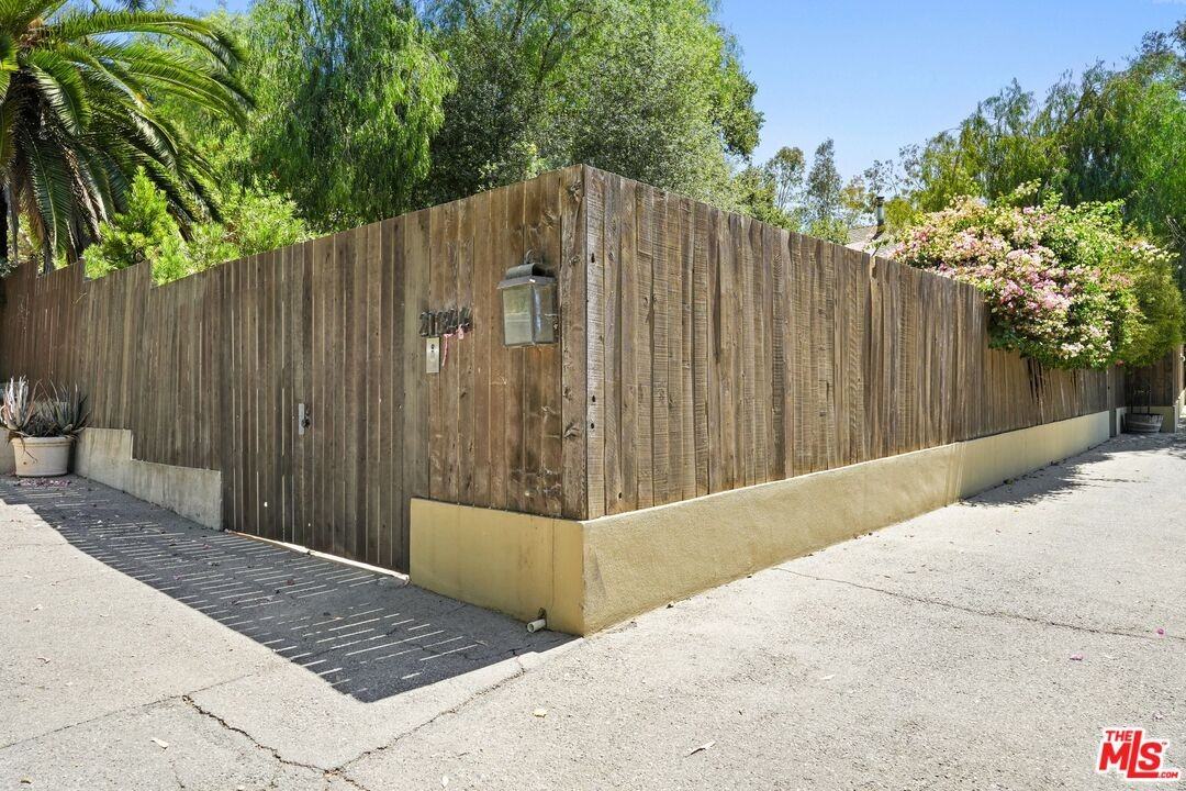 21344 Colina Dr - Photo 3 of 8