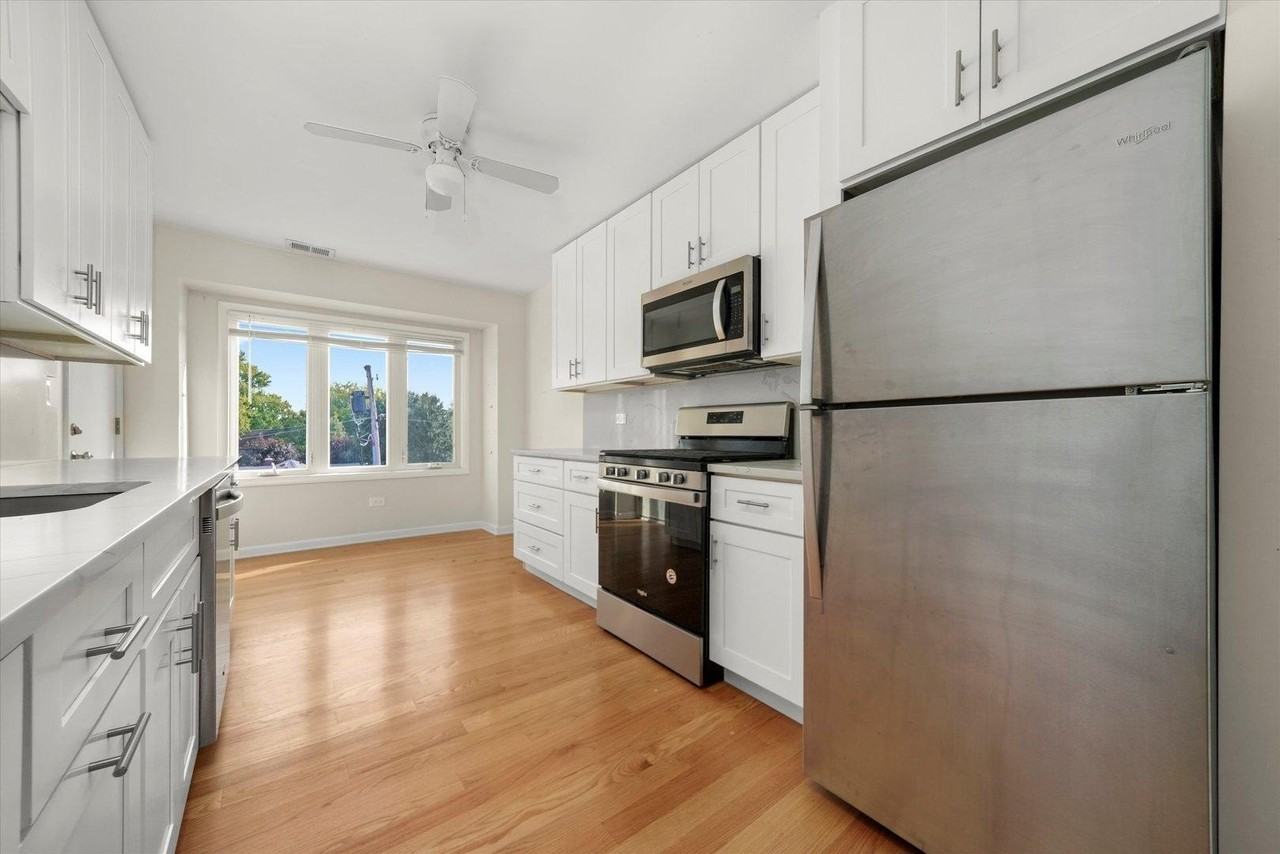 6837 W 95th St #2E - Photo 3 of 17