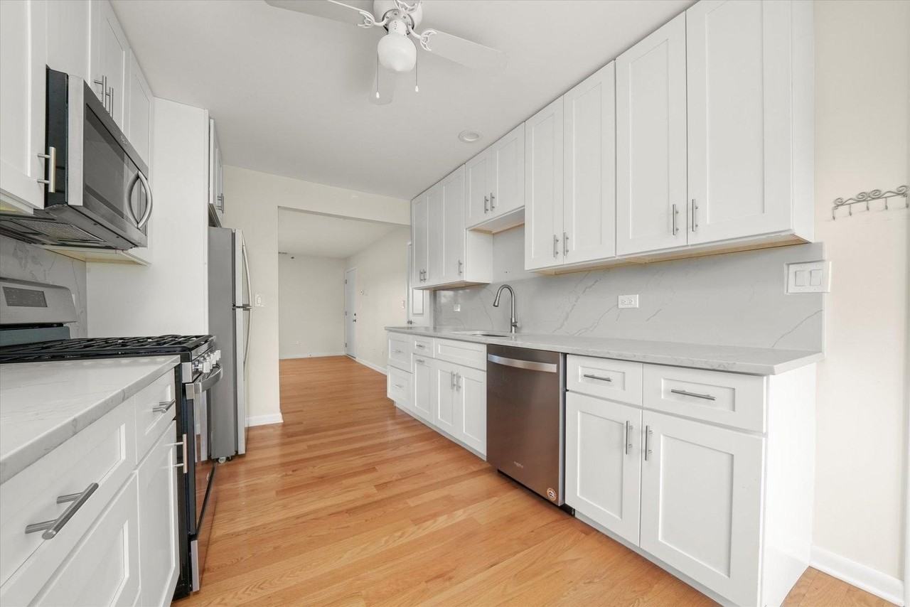 6837 W 95th St #2E - Photo 4 of 17