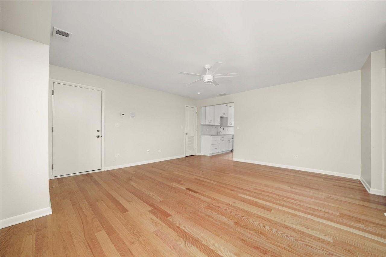 6837 W 95th St #2E - Photo 5 of 17