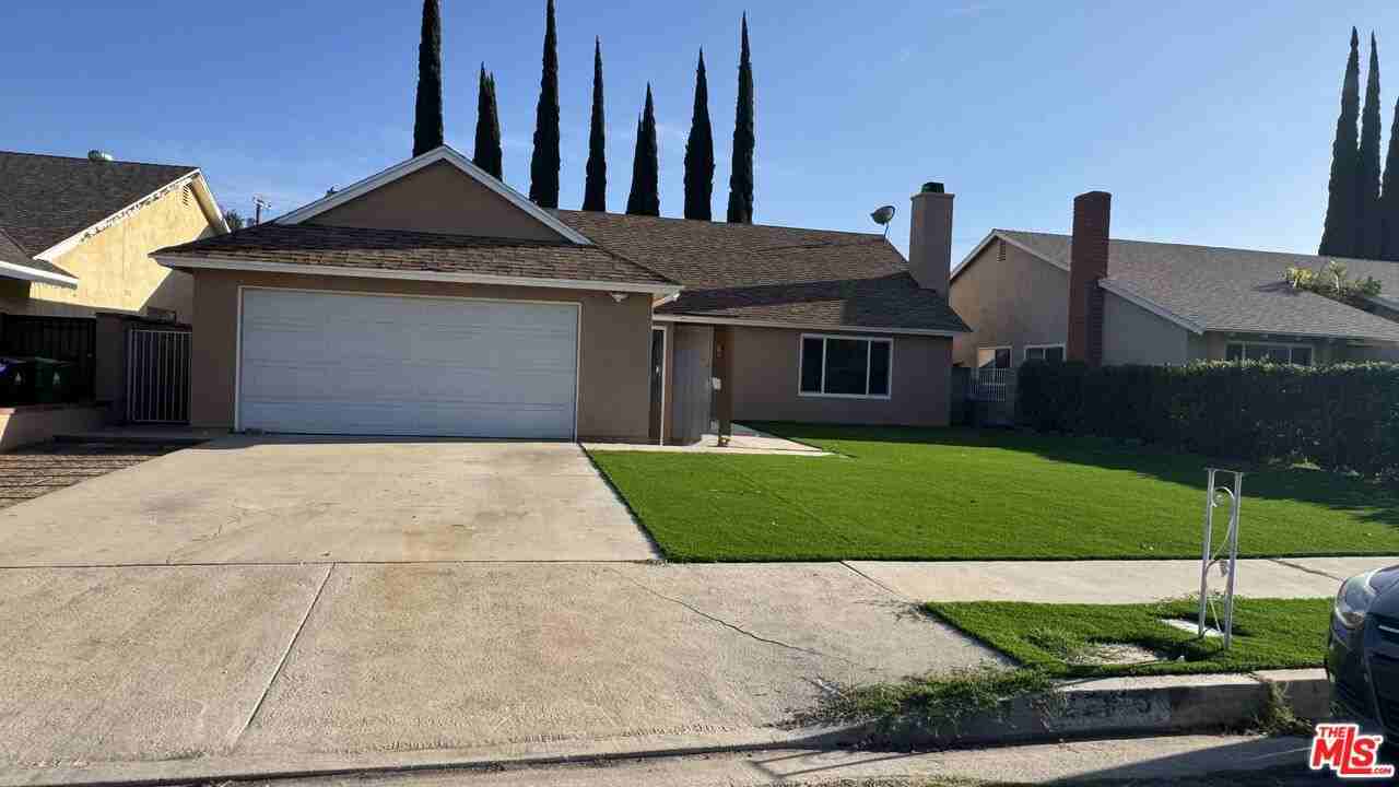 22136 Ballinger St - Photo 4 of 8