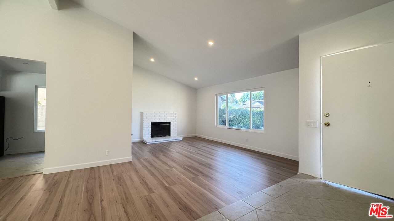 22136 Ballinger St - Photo 6 of 8