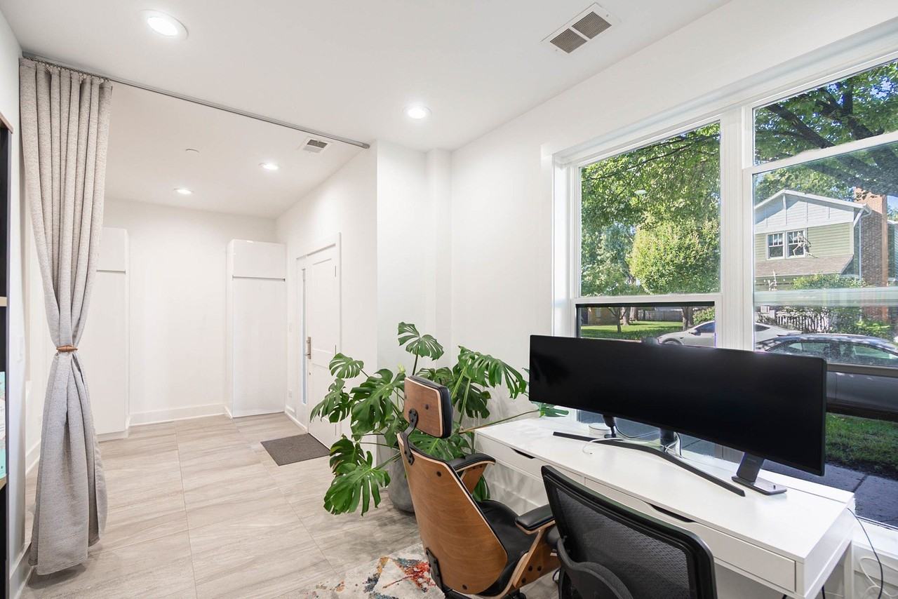 8127 Floral Ave - Photo 4 of 28