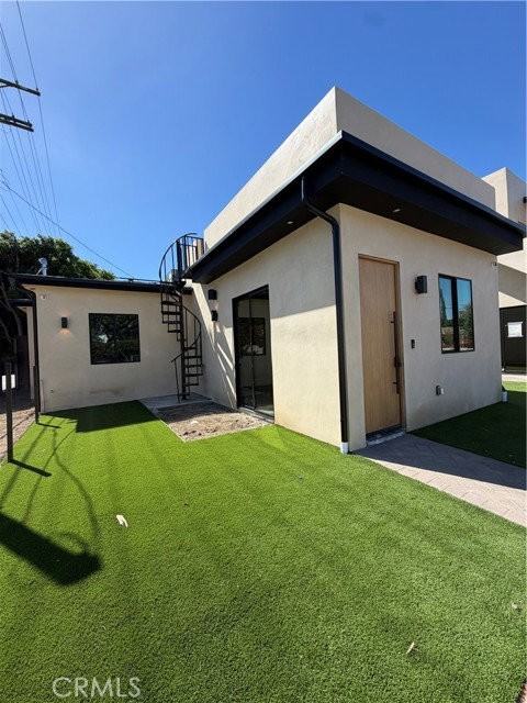 13720 Collins St - Photo 3 of 8