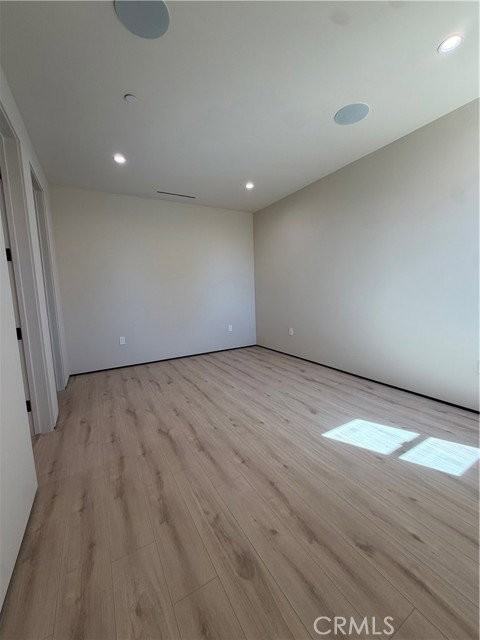 5656 Mammoth Ave - Photo 3 of 8