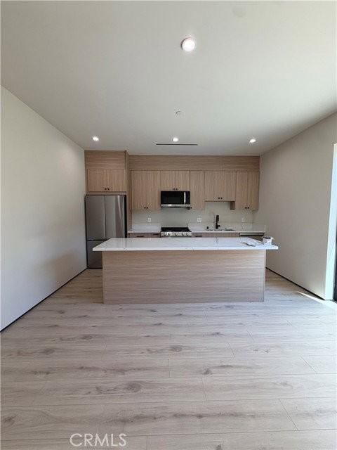 5656 Mammoth Ave - Photo 4 of 8