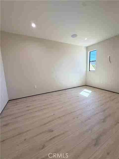 5656 Mammoth Ave - Photo 5 of 8