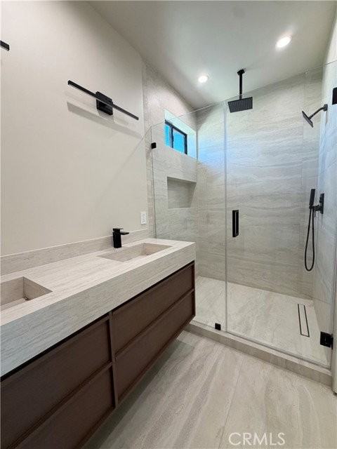 5656 Mammoth Ave - Photo 6 of 8