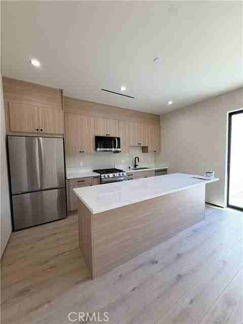 5656 Mammoth Ave - Photo 7 of 8