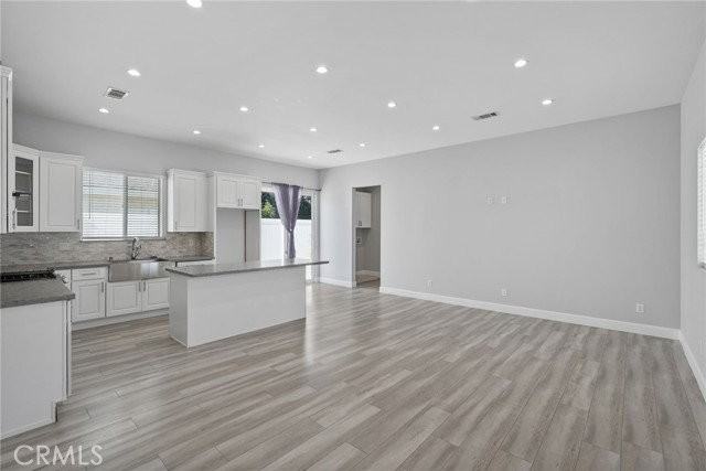 7819 Genesta Ave - Photo 2 of 8