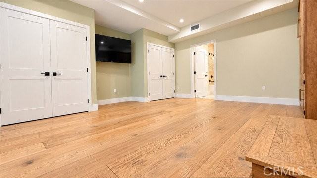 4640 Tobias Ave - Photo 6 of 8