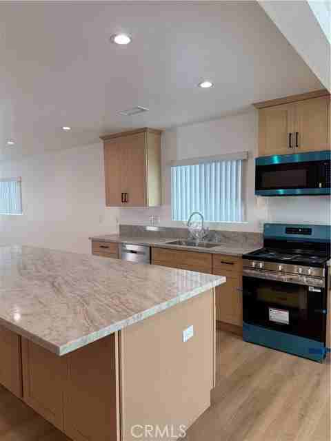 5747 Bianca Ave - Photo 2 of 6