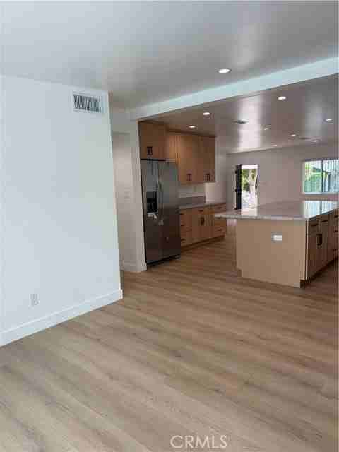 5747 Bianca Ave - Photo 3 of 6