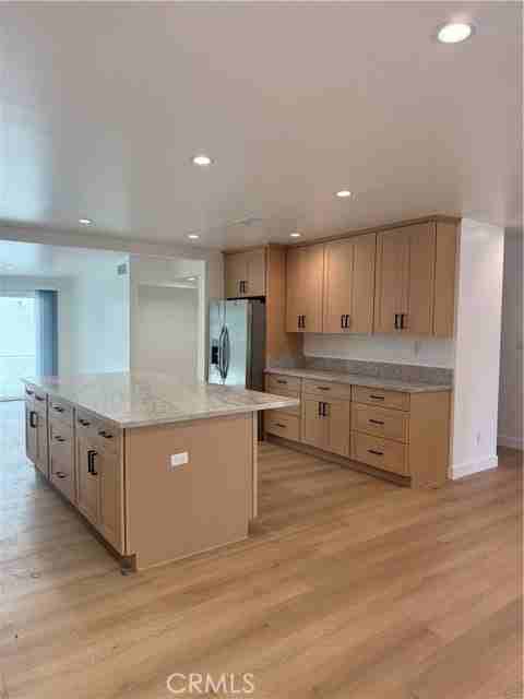 5747 Bianca Ave - Photo 4 of 6