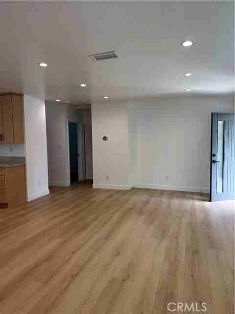 5747 Bianca Ave - Photo 5 of 6